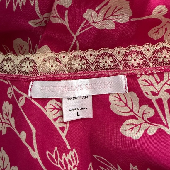 Victoria’s Secret 2000’s Hot Pink Satin Floral Lace Lined Open Split Mini Slip - Picture 9 of 10